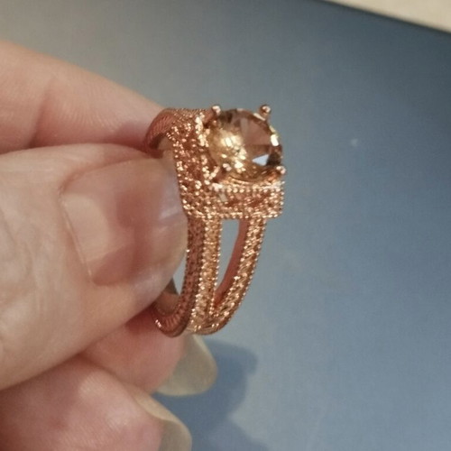 Elegance rose gold ring with yellow stone, size 18 mm