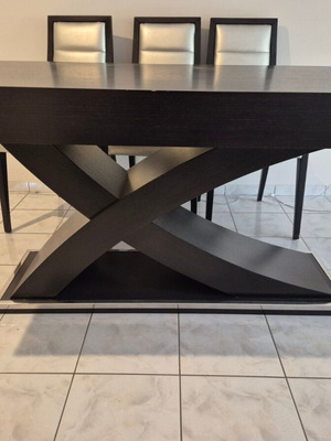 Wooden solid dining set like new, extendable wenge color