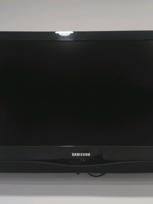 Samsung 32 HD Ready TV used without stand, wall mount included