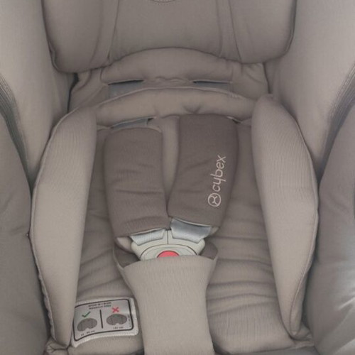Cybex baby car seat (infant carrier)