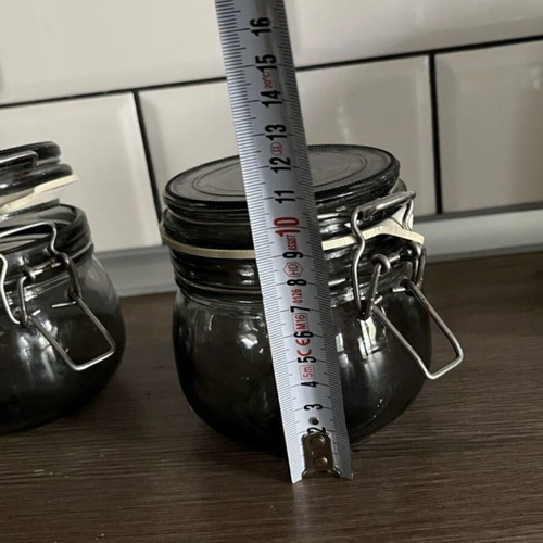 Set of 2 glass storage containers used with lid and clip