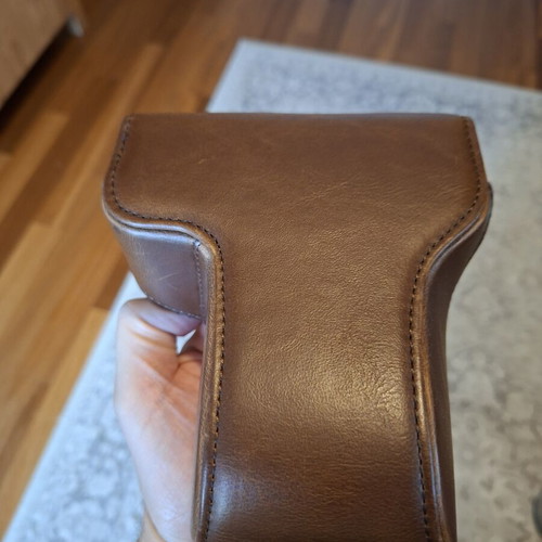 Megagear leather camera case like new