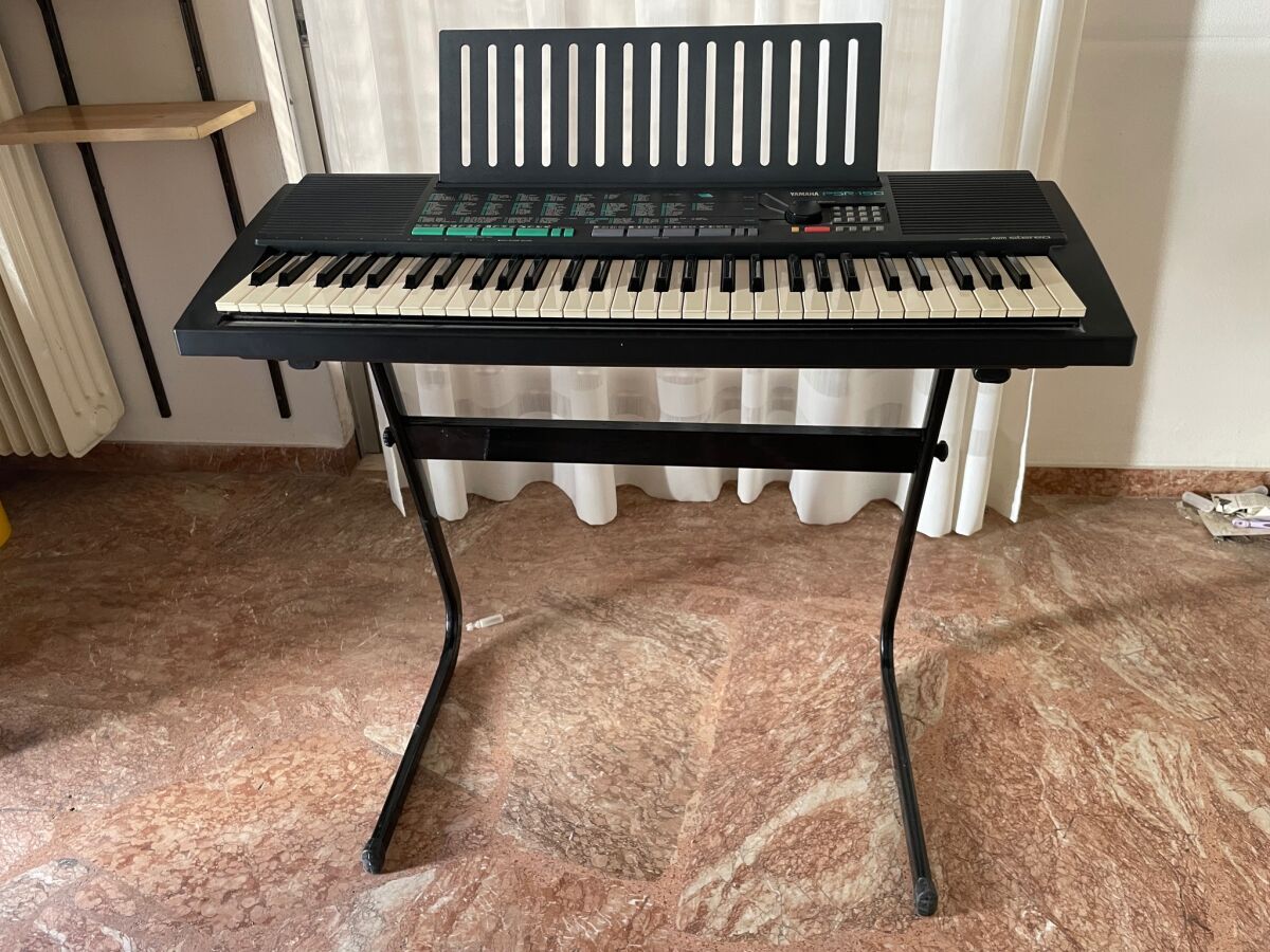 Yamaha PSR-150 keyboard like new with… - € 100,00 - Vendora.cy
