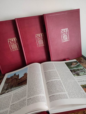 Domi Encyclopedias used, set of 18 volumes