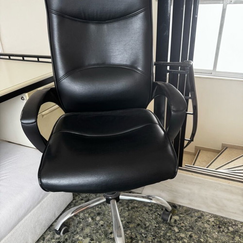 Black leather office chair used in very good condition