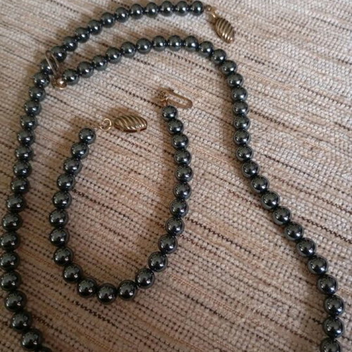 Necklace and bracelet set like new
