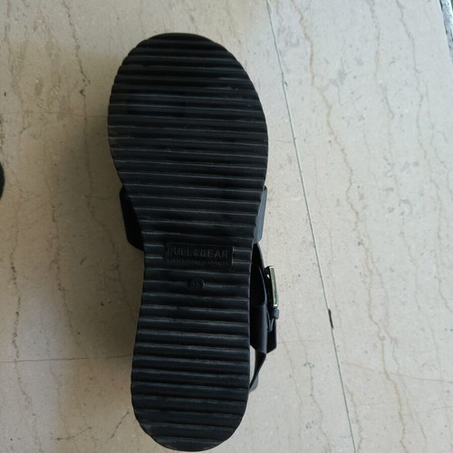 Pull & Bear platform sandals like new, size 38, black