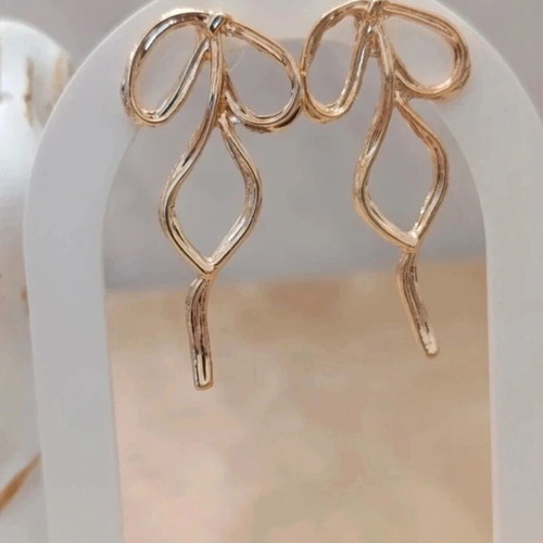 Gold Bow Earrings like new
