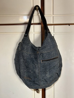 Kipling shoulder bag used with multiple pockets