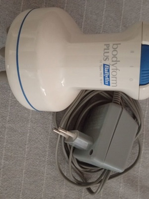 Massage device with adjustable intensity and small heads