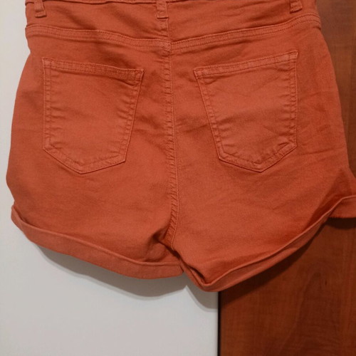 Women's shorts like new, 3 pieces, size small, khaki, burgundy, orange