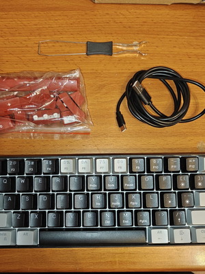 Μηχανικό gaming πληκτρολόγιο 60% με Red Switches και μπλε LED, σαν καινούργιο