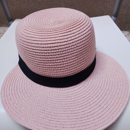 Women’s pastel straw hat like new