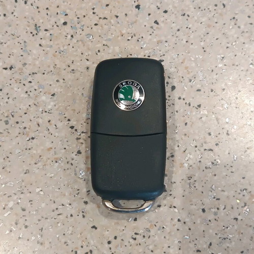 Skoda key like new, Octavia shell with two buttons