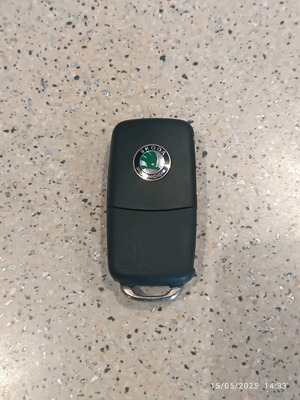 Skoda key like new, Octavia shell with two buttons