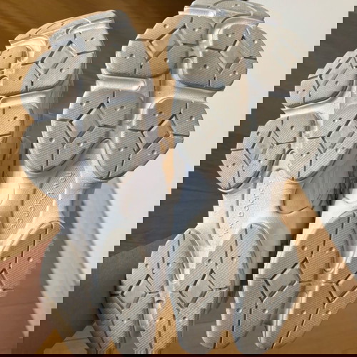 New Balance 9060 Unisex Shoes Size 40.5 White Like New