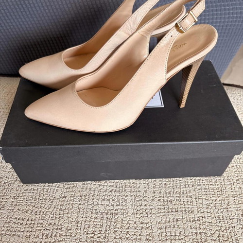 Wall Street beige pumps size 39 new with adjustable slingback