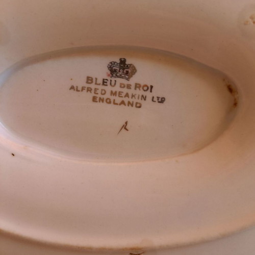 Alfred Meakin porcelain sauce boat from England used