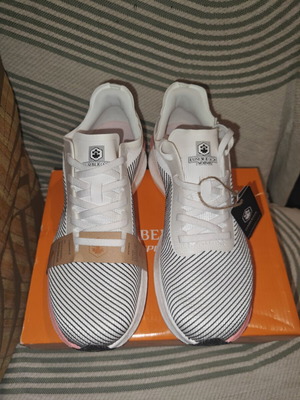 Lumberjack Nanda WMN 4FX athletic shoes new, size 40, white with gradient sole