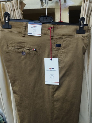 Chinos pants New Company beige summer fabric 97% cotton 3% lycra new