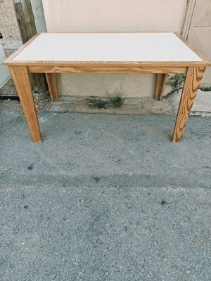 Dining table used, dimensions 140x80 cm
