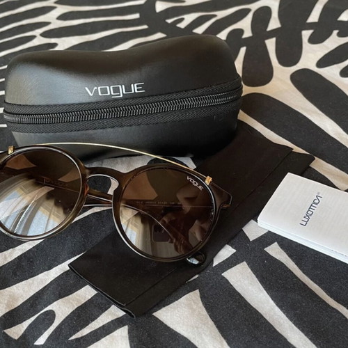 Vogue sunglasses used with brown tortoiseshell frame and brown degrade lenses