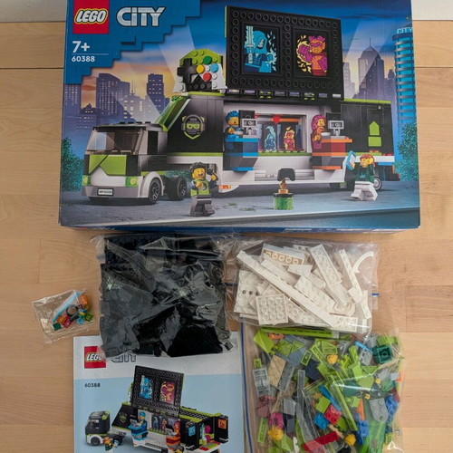 Lego City Gaming Tournament Truck 60388 like new