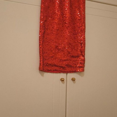 Relish red sequin skirt new, size Medium