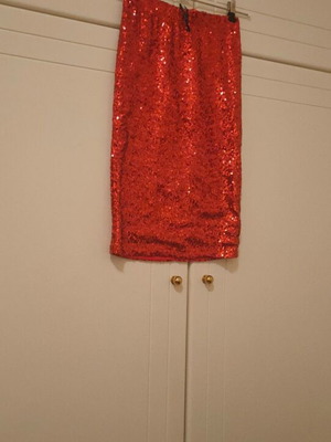Relish red sequin skirt new, size Medium