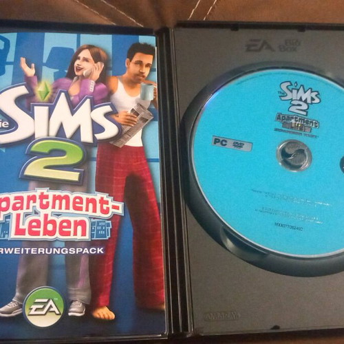 Sims 2 PC game used, classic