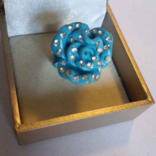 Ring made of metal used, blue