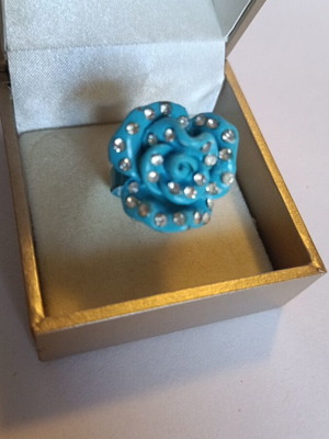 Ring made of metal used, blue