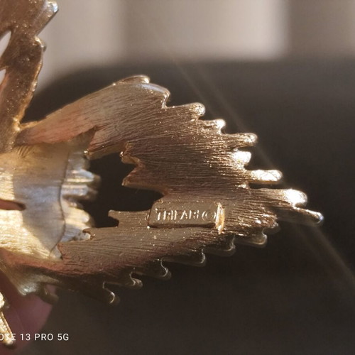 Crown Trifari Brooch vintage, gold-plated exploding star, like new