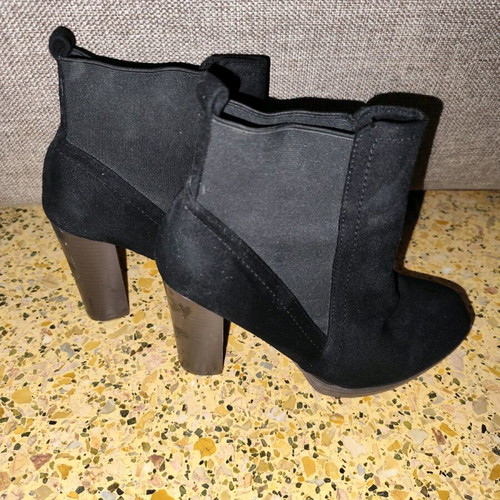 Black suede ankle boots size 38 with thick heel like new