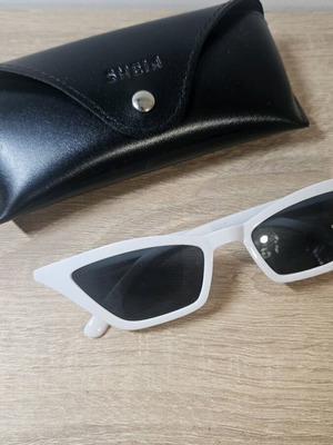 Sunglasses like new, black and white
