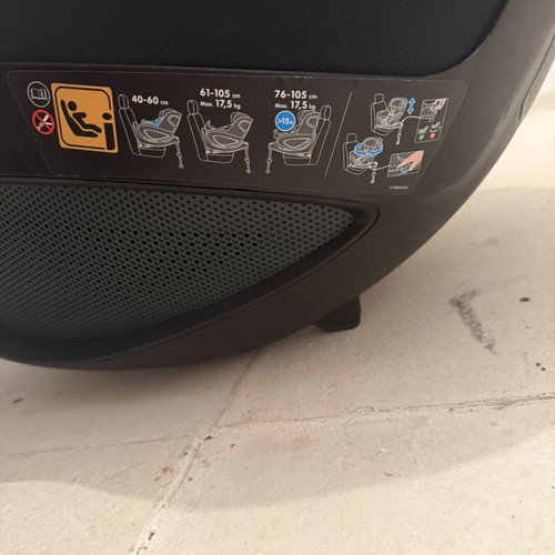 Maxi-Cosi Pearl 360 Car Seat with ISOFIX Base like new