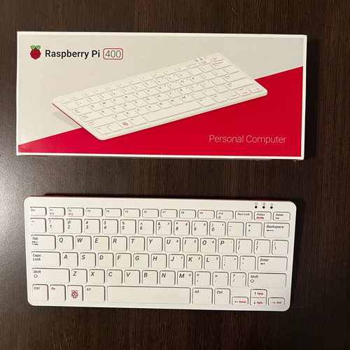 Raspberry PI-400 8GB like new with original mouse and power supply
