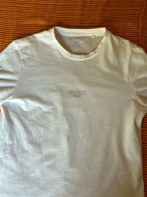 Guess white t-shirt like new, size M