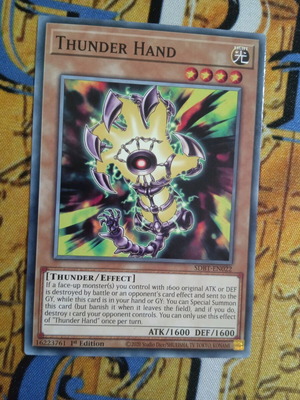 Thunder Hand Effect Monster Yu-Gi-Oh! Card in Excellent Condition