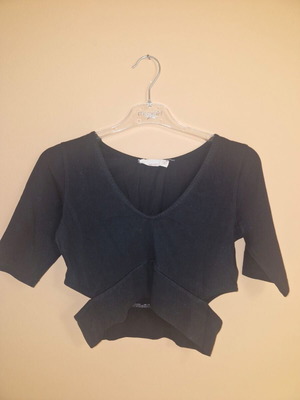 BSB crop top with side cutouts, like new, black size M