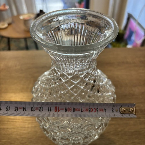 Glass vase with beautiful design like new