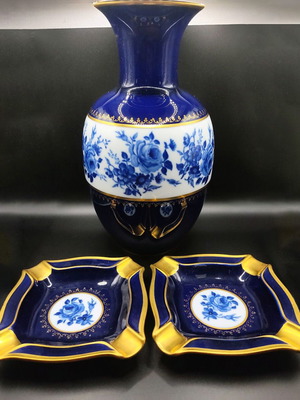 Bavaria porcelain set large vase with 2 ashtrays like new