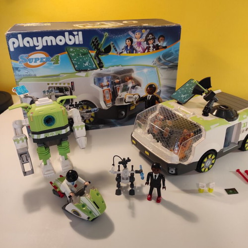Playmobil Super 4 6692 Chameleon set like new with extra gifts