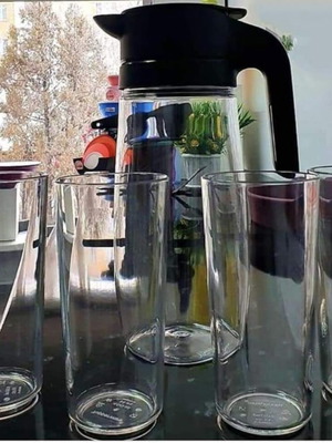Tupperware Crystal Series Pitcher and 4 Glasses set new