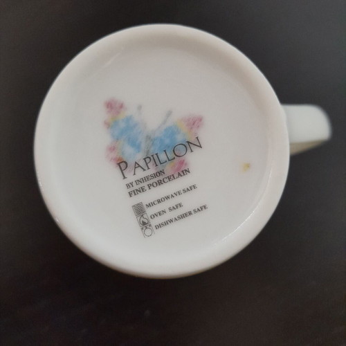 Papillon FINE Porcelain mug in excellent condition