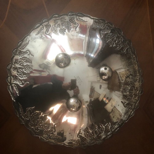 Silver-plated vessel used, diameter 28 centimeters