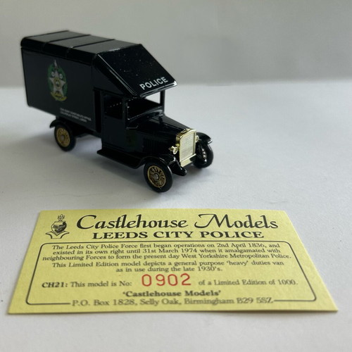 Lledo 1983 Morris Van Leeds City Police new