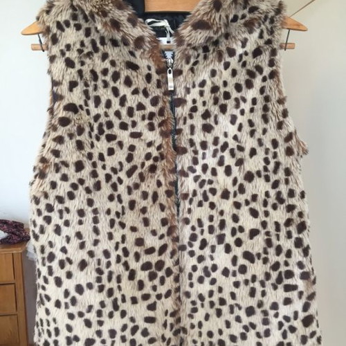Leopard faux fur vest with zipper and hood new, one size