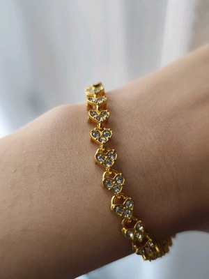 Bracelet used gold color with heart shapes and small diamonds