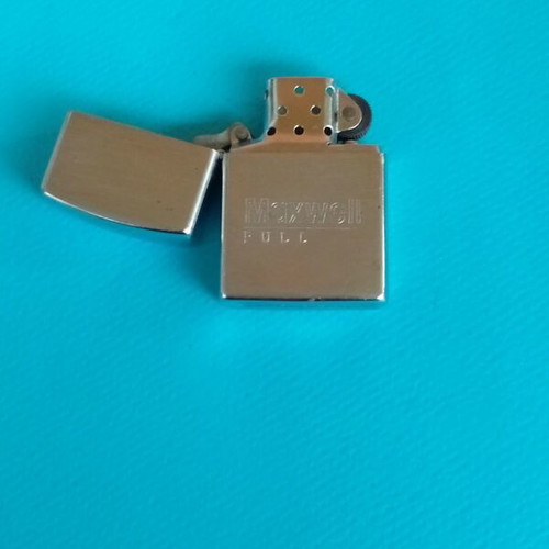 Maxwell Full lighter like new, vintage metal